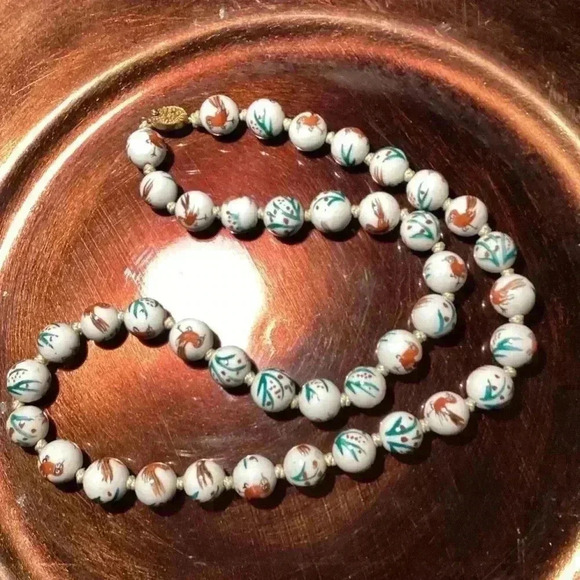 VINTAGE Hand Knotted 24" RED BIRDS PORCELAIN Beaded Necklace. 41beads total - Picture 4 of 5